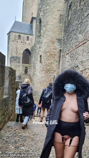 Des vacances de fin d'année à Carcassonne nue sous le manteau !